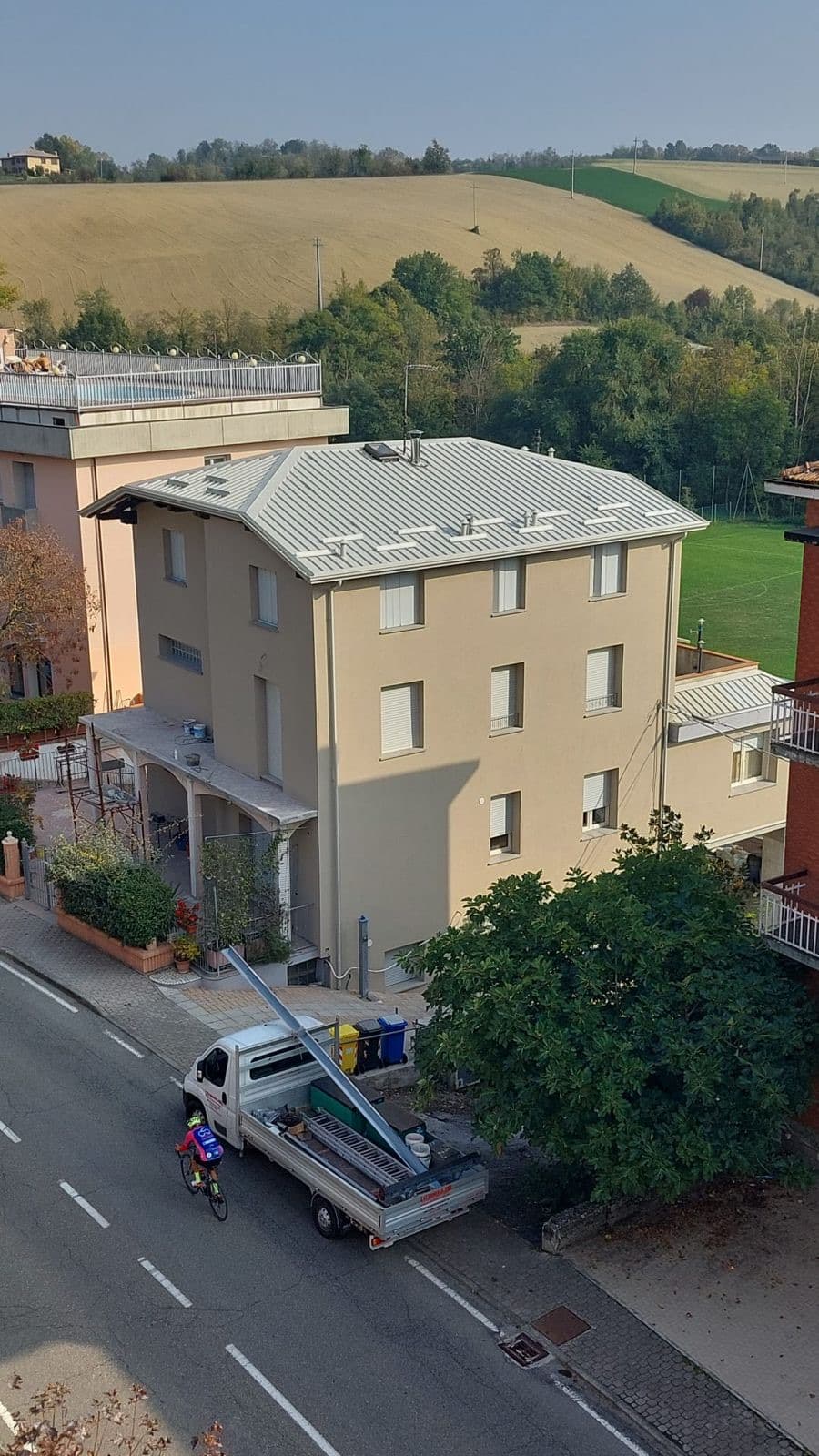 Palazzina con nuova copertura · vista 2