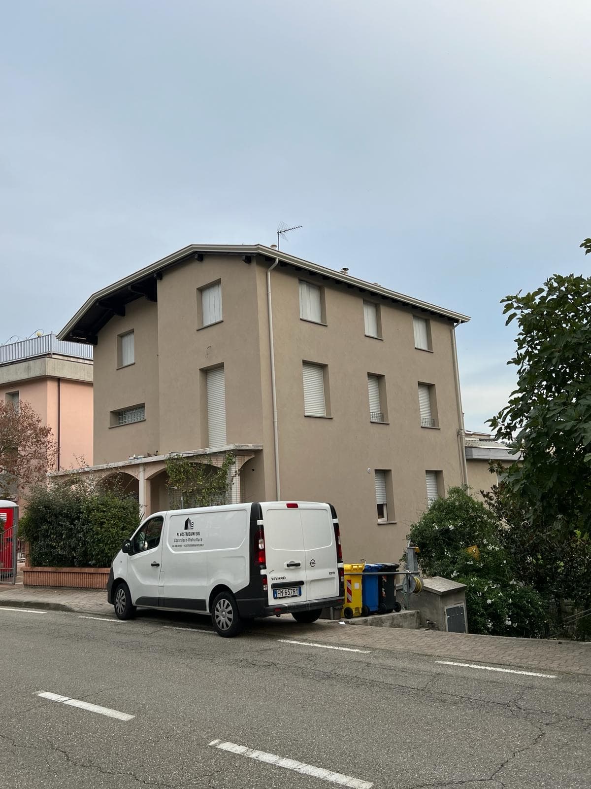 Palazzina con nuova copertura · Emilia-Romagna, 2025